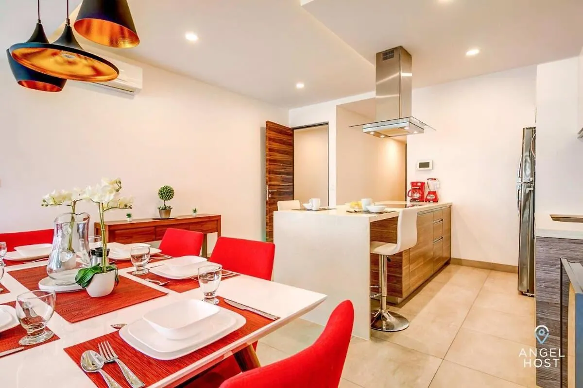 Condo With Amenities Sleeps 8 Roof Pool Gym Playa del Carmen Dom wakacyjny